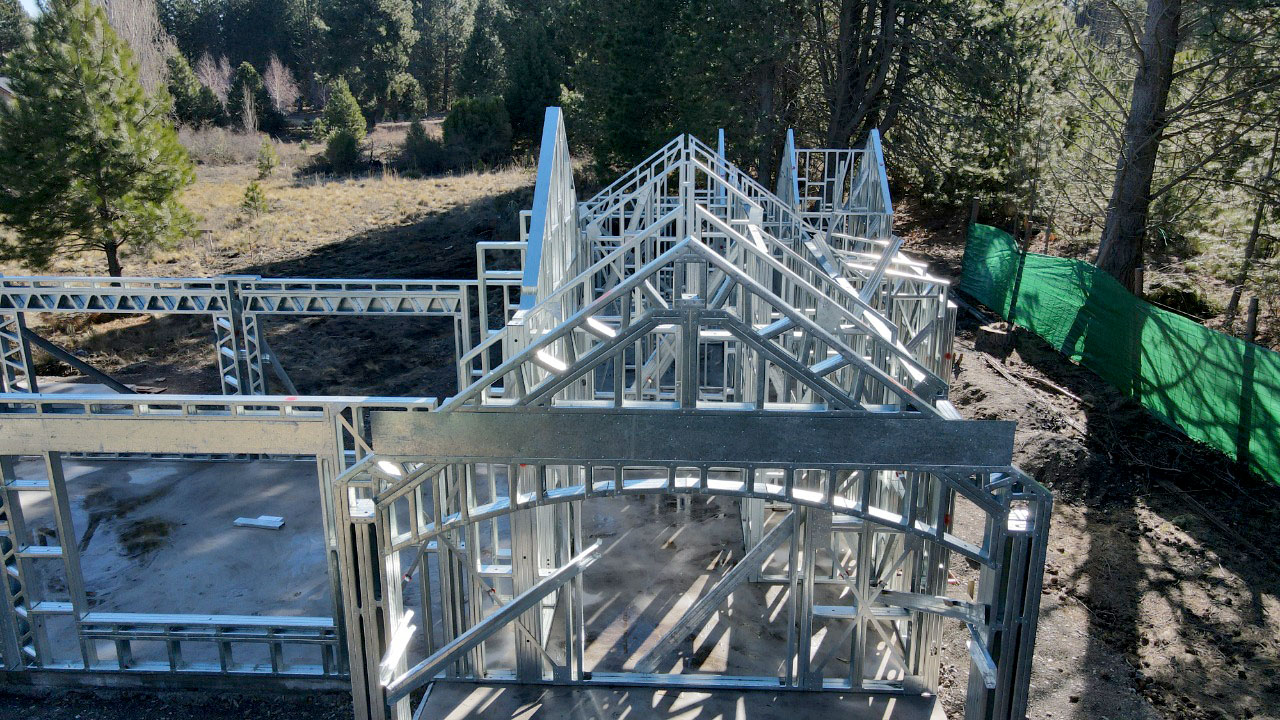Estructura de Steel Frame, con detalle de aberturas curvadas.