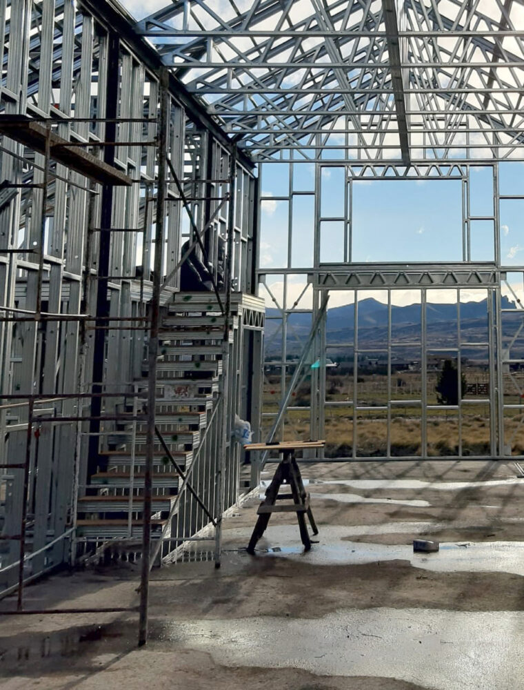 Detalle de escaleras en Steel Frame para posterior forrado.