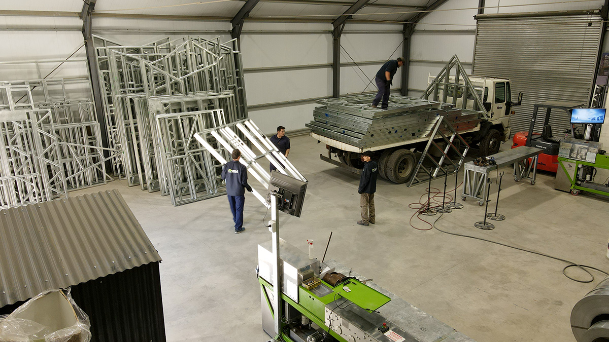 Carga de Paneles montados, listos para su transporte y montaje en obra.